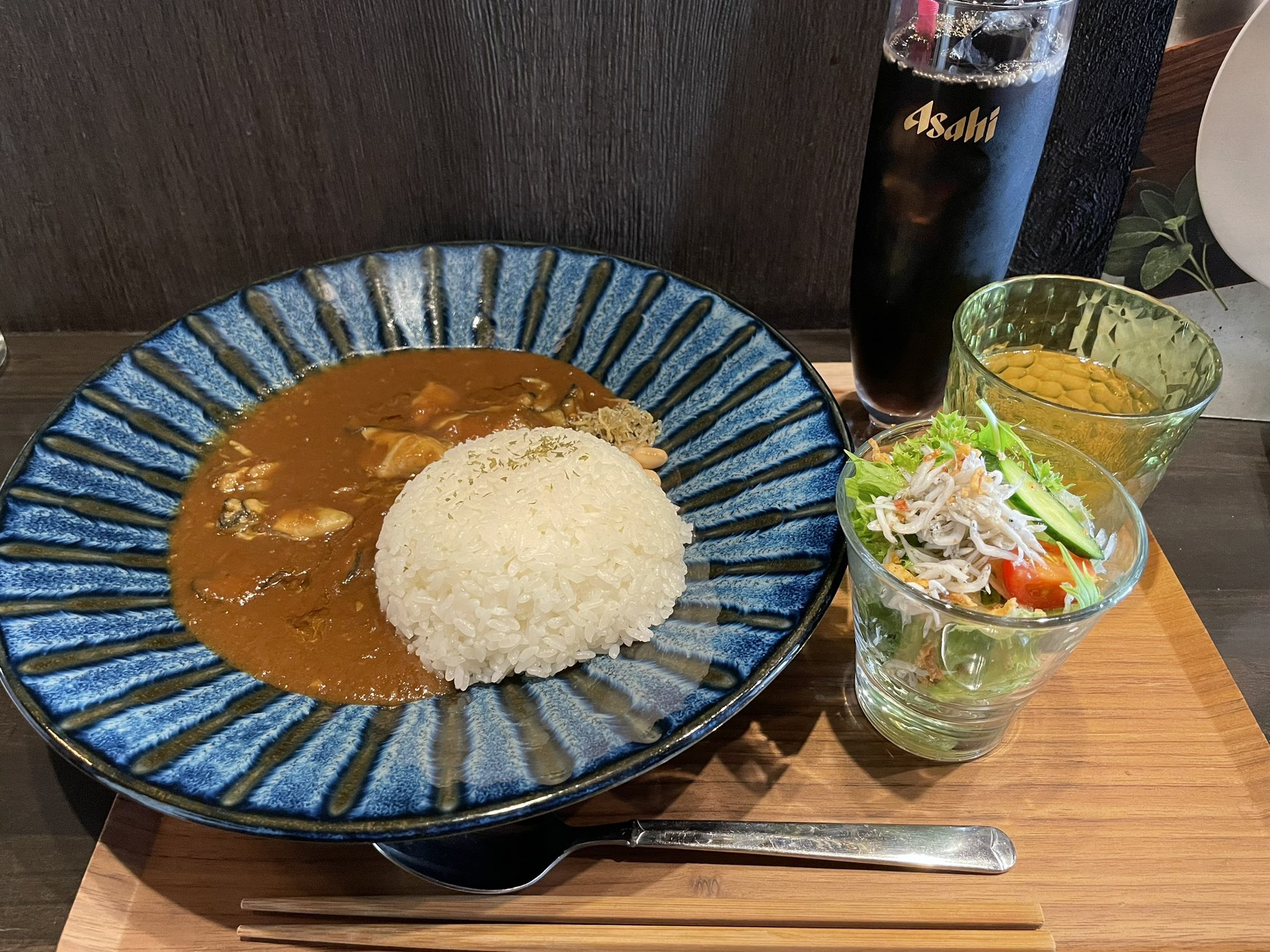 少し足を伸ばして「江田島海自カレー」も味わってみよう